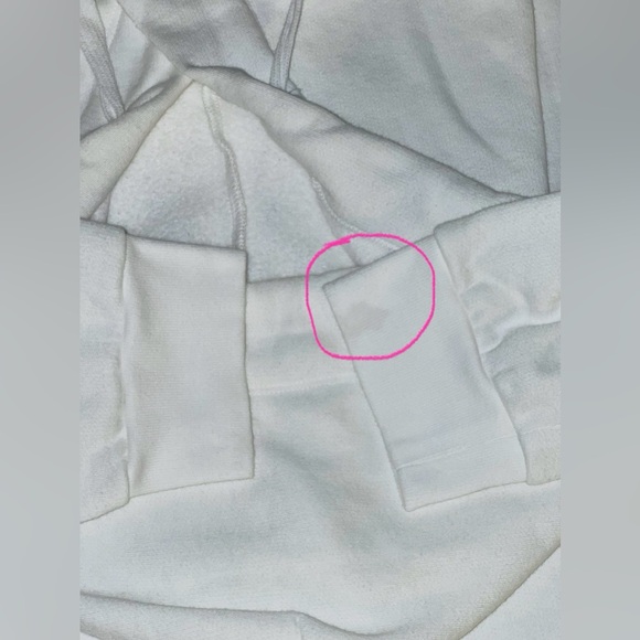 VS PINK~ White Sweatshirt w/ Red Dog Bling Design - Picture 8 of 14